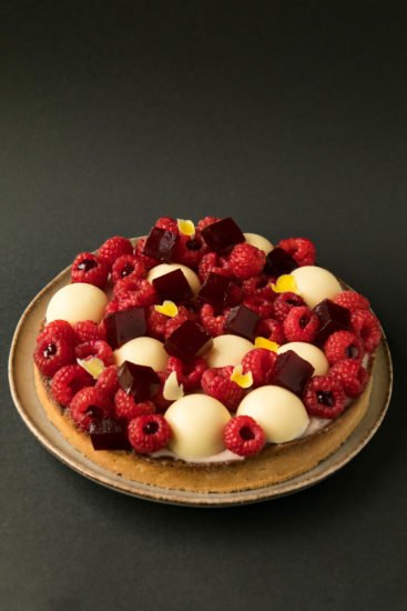 Hibiscus and raspberries tart